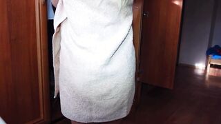 (19 yo) bimbos Slides Cucumber Up Her Butt {4k}