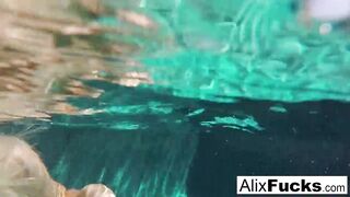 Big Tit blondes Alix & Cherie go skinnydipping