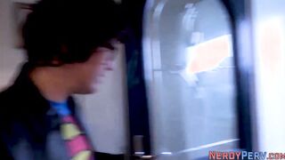 Amateur blows nerds cock