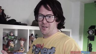 Amateur blows nerds cock
