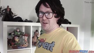 Amateur blows nerds cock