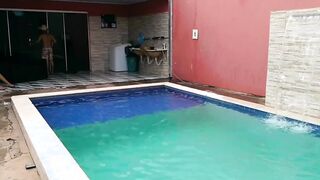 I CATCH THE PREGNANT LITTLE POOL INTO ALLË PJTX POOL