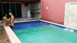 I CATCH THE PREGNANT LITTLE POOL INTO ALLË PJTX POOL