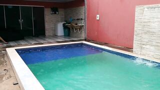 I CATCH THE PREGNANT LITTLE POOL INTO ALLË PJTX POOL