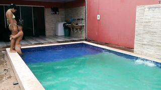 I CATCH THE PREGNANT LITTLE POOL INTO ALLË PJTX POOL