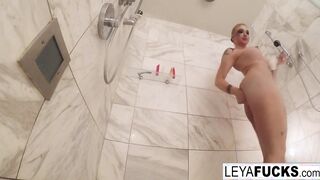 Kinky Clown Leya takes her aggressions out on her vagina