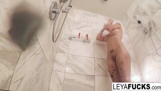 Kinky Clown Leya takes her aggressions out on her vagina