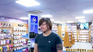 Brit bimbo blows off leeds dude into first porno