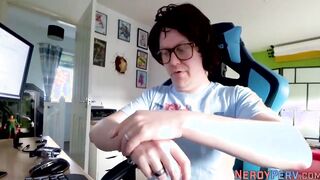 Nerds cum on amateurs face