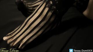 Mexican Tessa Dominatrix give an pretty toes performance