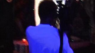 Blonde Mom angesprochen auf der Strasse im Club gefickt