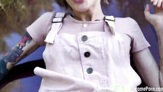 Fucking a Hot babe public inside doggy