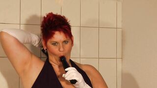 Annadevot - Elegant mit Handschuhen und doch......
