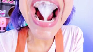 Lila Jordan escupe en un vaso para ti