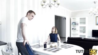 TUTOR4K. Man chose woman preceptor to receive maximal satisfaction during class