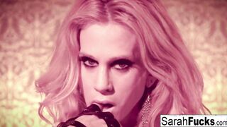 Hottie Sarah Jessie finger fucked herself inside leather gloves