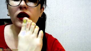 She loves sucking off feet