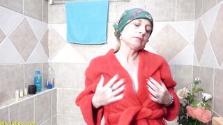 granny prolapse her cervix