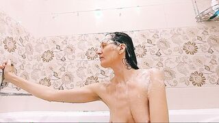 a soak hoe washes her twat between her legs. her hands slid