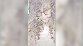 MI FA LA PIPI ADDOSSO E POI MI SCOPA