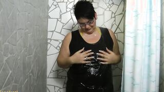 Annadevot - Into BIKINI and JEANS under the SHOWER
