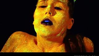 Glow inside the dark Hot