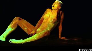 Glow inside the dark Hot