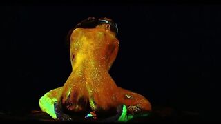 Glow inside the dark Hot