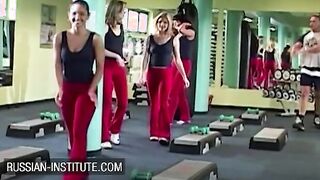 2 turned on blondes having an extra workout inside the gym