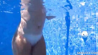 Pool sex with cougar Leidy De Leon for SalsaXXX