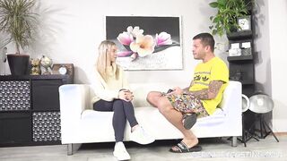 Blonde without limit shows her talent