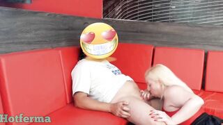 sex into the restaurant