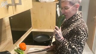 Twat stuffed with XXL vegetables!