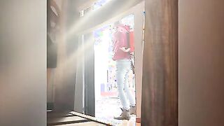 18 Women and Food Deliveryman, She Tries to SEDUCE Him
