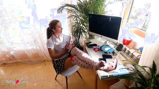 Bombshell fiance Gets a jizzed into her mouth while having cyber sex