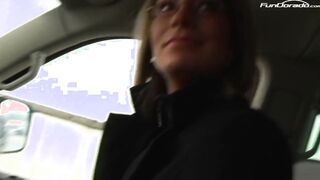 Martina steigt into Bumsbus und wird zerfickt