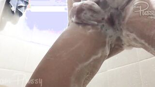 Amateur oriental cunt with mouth inside soapy shower