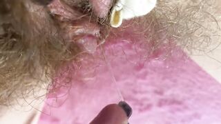 Insane Closeup Huge clitoris Rubbing orgasm soak bushy cunt