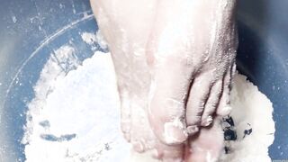 COOL HOT TOES