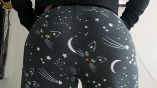 Cougar Twerking Her Fat Booty Wedgie