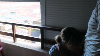 Balcony fellatio really near the people