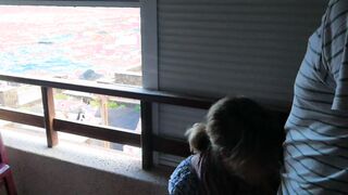 Balcony fellatio really near the people