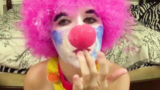 Clown chick Fuck and Given Facial