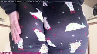 Santa Makes Sexsual Milf Shake and Smack Her Long Ass.