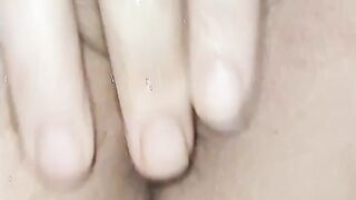 Dutch cougar is finger fuck herself and squirt