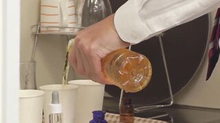 https://bit.ly/3mvVbPU　"Don't look ... peeing drips ..." A cunt with mouth inside uniform