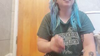 Disabled cunt with mouth Plays With New Vibrator