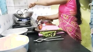 Gawar women of the village scolded the boss wearing a