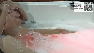 Hottie jacuzzi solo with a long sex toy.
