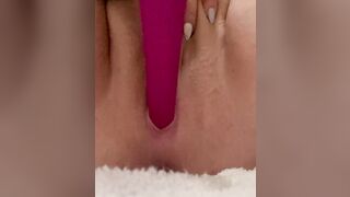 Wc vibrating my vagina to orgasm